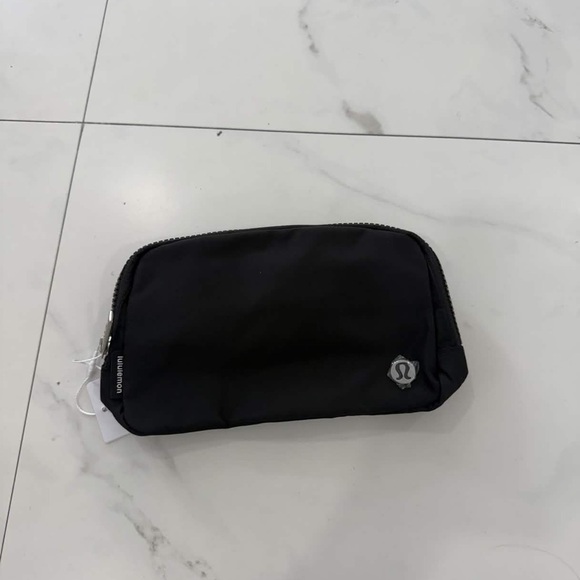lululemon athletica Handbags - Lululemon Everywhere Bag 1L